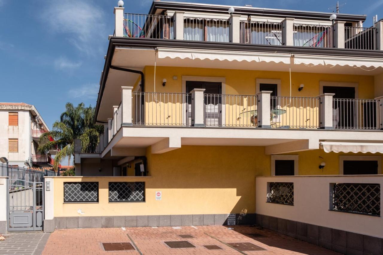 casa di alessio a 200 metri dal mare Villa Acireale Esterno foto